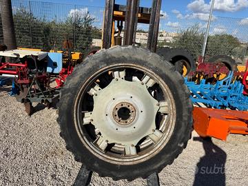 Trattore gomme e cerchi stretti per verdure e orta