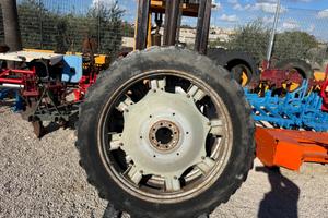 Trattore gomme e cerchi stretti per verdure e orta