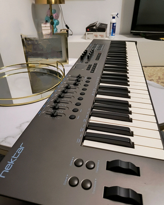 Nektar Impact lx61+ master keyboard controller mid