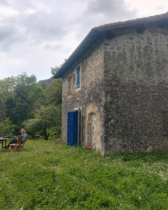 Casale in pietra con terreno