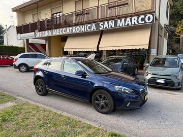 VOLVO - V40 Cross Country - D2 Volvo Ocean Race