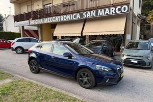 VOLVO - V40 Cross Country - D2 Volvo Ocean Race