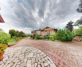 VILLA BIFAMILIARE CON AMPI SPAZI INTERNI ED ESTERN