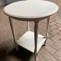 Coppia di tavolini/comodini.