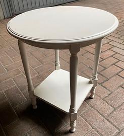 Coppia di tavolini/comodini.