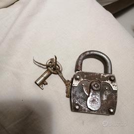 Antico lucchetto tedesco funzionante