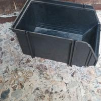 Contenitori ferro e plastica