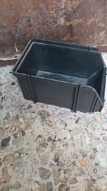 Contenitori ferro e plastica