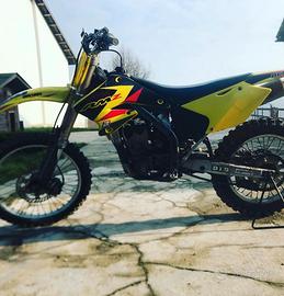 Suzuki rmz