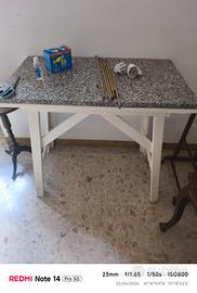 tavolo in marmo e sedia