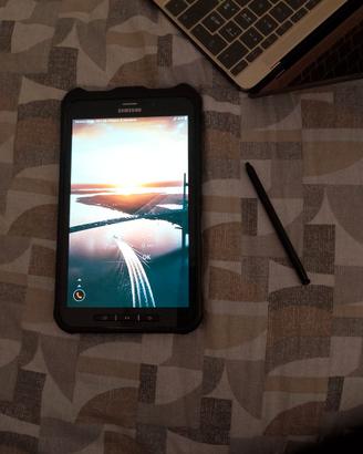 Tablet samsung galaxy active 1 pari al nuovo.