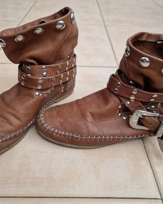 Stivaletti Country in Pelle Marrone, Borchie