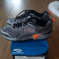 scarpe Brooks 42 NUOVE