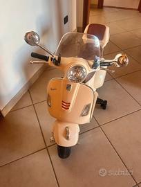 Vespa elettrica piaggio con radio incorporata