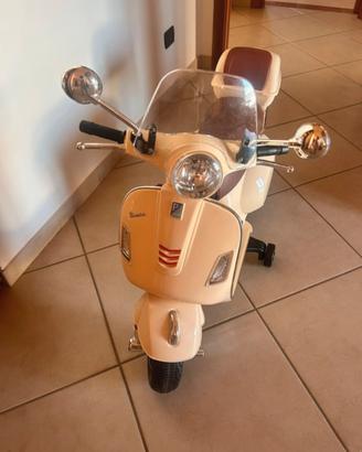 Vespa elettrica piaggio con radio incorporata