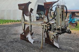 Aratro bivomero voltaorecchio