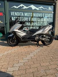 Kymco AK 550