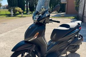 Piaggio Beverly 300 HPE (ottobre 2023)