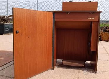 Mobile vintage Singer per macchina da cucire
