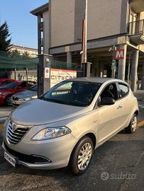 Lancia Ypsilon 0.9 TwinAir 85 CV GAS Ecochic Gold