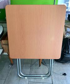 TAVOLO PIEGHEVOLE IN LEGNO E METALLO 60x60 CM