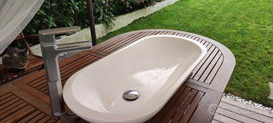 Lavabo da appoggio in Corten® con miscelatore Pain