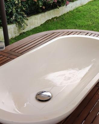 Lavabo da appoggio in Corten® con miscelatore Pain