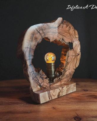 lampada in legno di ulivo e lampadina dimmerabile
