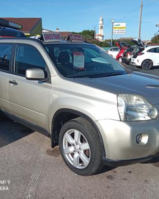 Nissan X-Trail 2.0 dCi 150CV 4X4 GANCIO TRAINO
