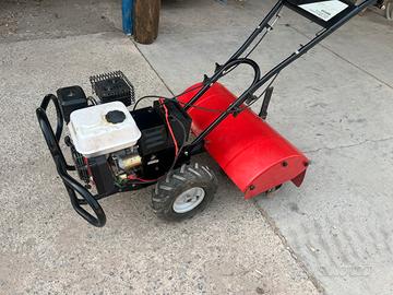 Motocoltivatore per il giardino
