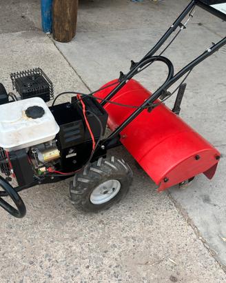 Motocoltivatore per il giardino