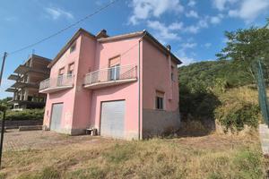 Fabbricato con terreno