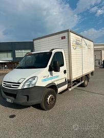 IVECO DAILY 65C14 SPONDA POSTERIORE CARICATRICE