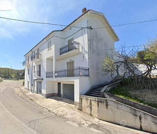 Casa indipendente di 94 m² con più di 5 locali a T