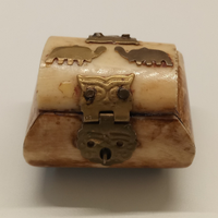 Piccolo portagioie in osso fatto a mano