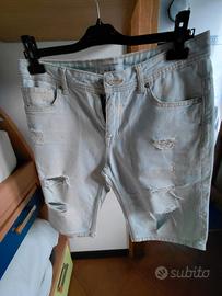 pantaloni corti in jeans 