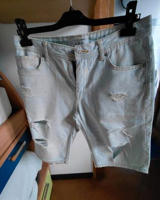 pantaloni corti in jeans 