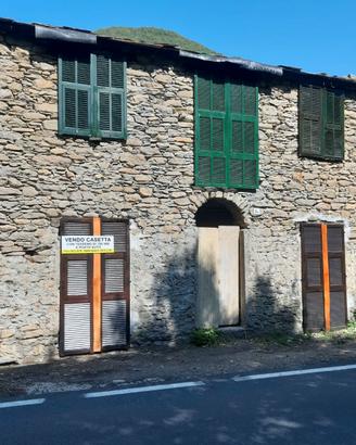 Casetta indipendente da ristrutturare con terreno