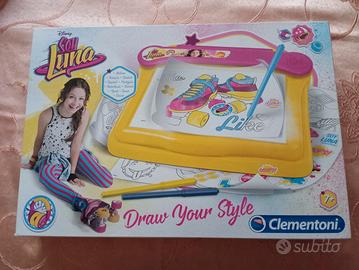 Lavagna luminosa con vano portaoggetti.