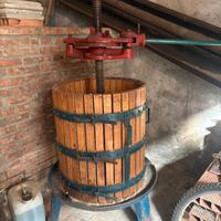 Torchio in legno storico da collezione e utilizzo 