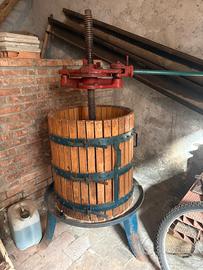 Torchio in legno storico da collezione e utilizzo 