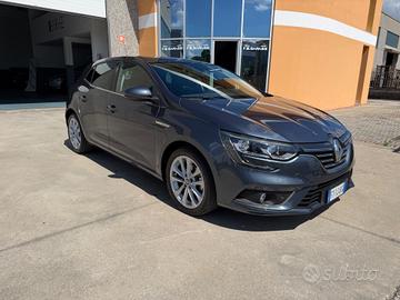 Renault Megane Mégane dCi 8V 110 CV EDC Energy Bus