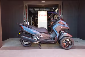 YAMAHA Tricity 300