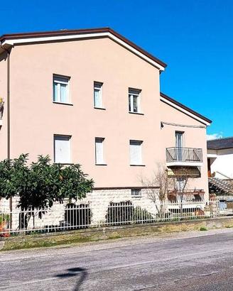 LUMINOSO APPARTAMENTO RISTRUTTURATO ESTERNAMENTE N