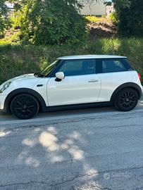 Mini one 1.5  102 cv Benzina .  PERFETTA