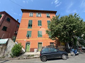 4 LOCALI A LA SPEZIA