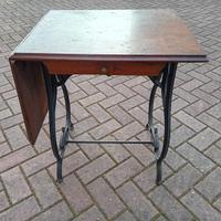 Tavolino con base in ferro