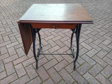 Tavolino con base in ferro