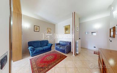 SOLUZIONE INDIPENDENTE MULTIPIANO IN ZONA CASTROME