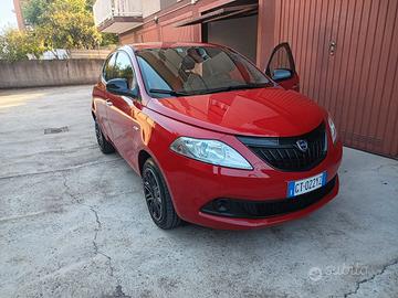 Auto utilitaria Lancia Ypsilon 3 serie
